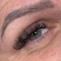 Hybrid lash extensions close up